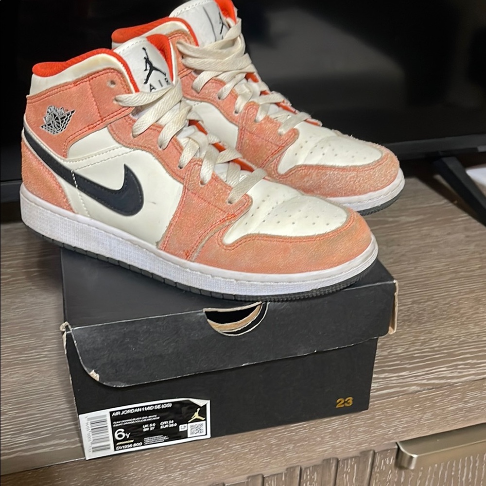 Air Jordan 1 Mid SE Sneakers - Orange and White size 6y